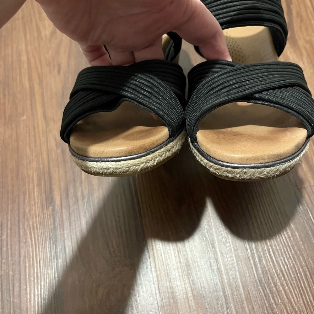 UGG Wedge Sandals Australian Hilarie Black
Leather and Elastic straps - 7 - Picture 2 of 12